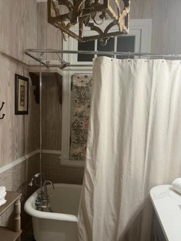 Jenny'S Downtown Hideaway Bed And Breakfast Laurel Luaran gambar